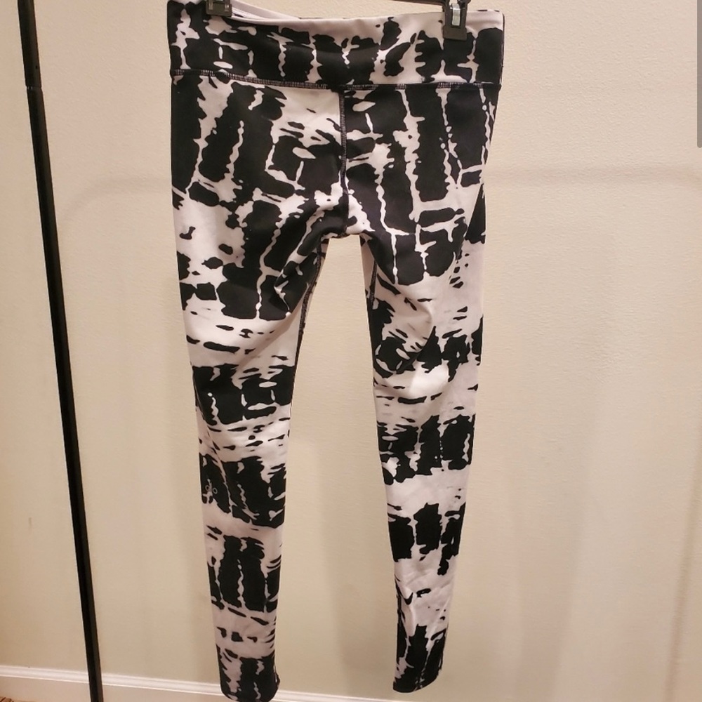 ALO Yoga Black & White Printed Leggings